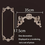 ornement mural bois blanc sculpture baroque fleurs motif classique décoration maison ancien décor