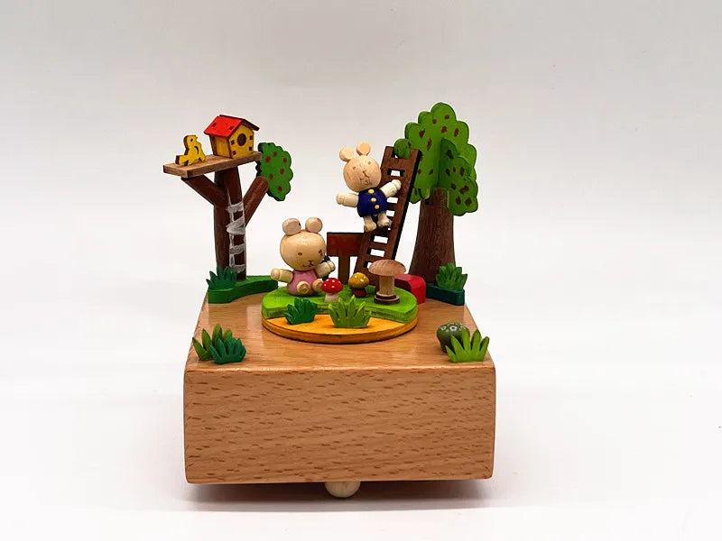 boîte musique bois naturel vintage personnages animaux arbre cabane enfants jouet décoratif