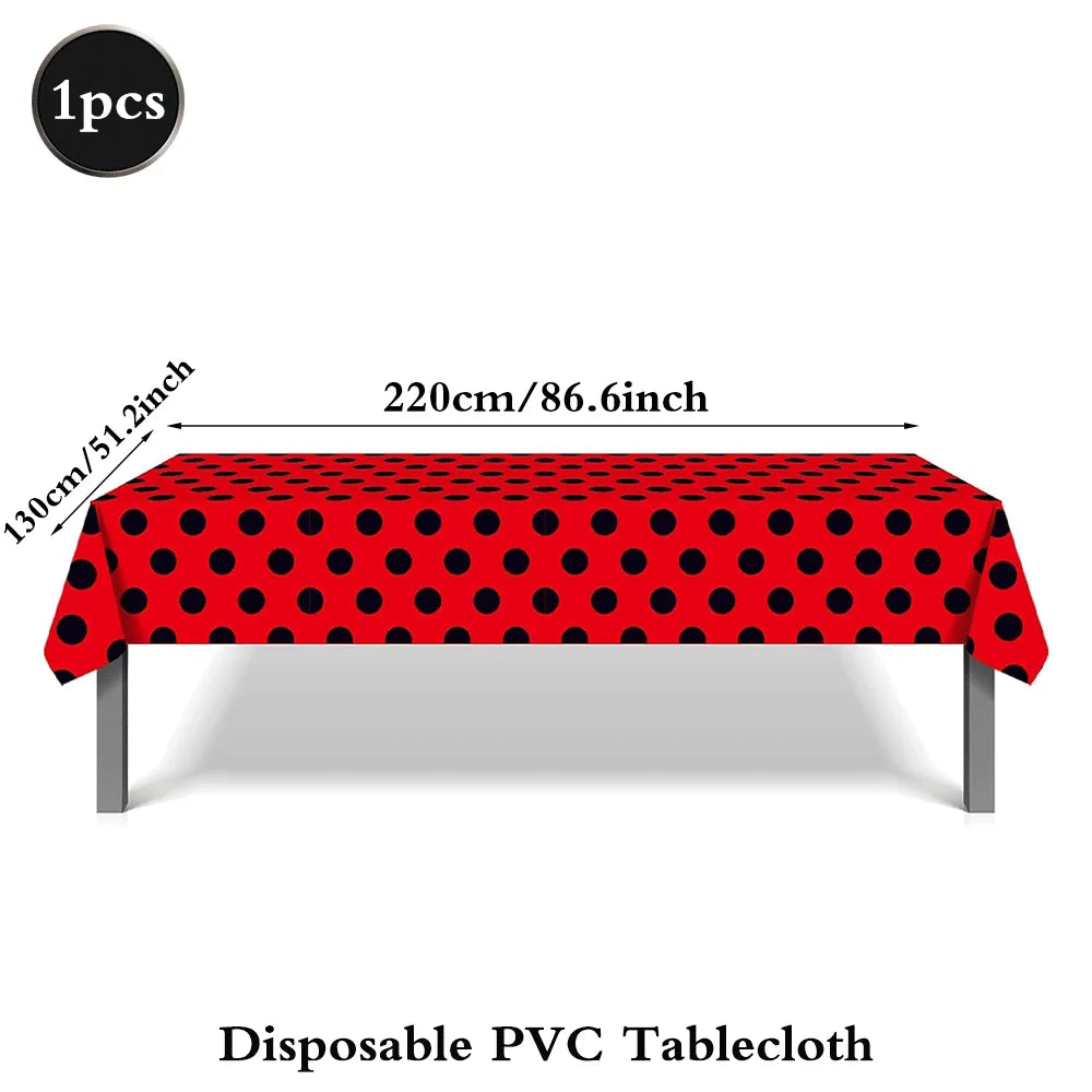 assiettes papier festives fourchettes couteaux serviettes nappe moderne points rouges noirs