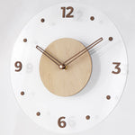 horloge murale moderne minimaliste aiguille acrylique transparente bois clair blanc marron