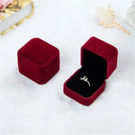 boîtes rangement velours rouges violettes roses grises noires bleues bijoux bague mariage saint valentin
