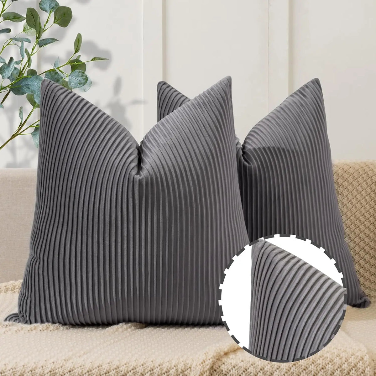coussin décoratif rectangulaire velours rayures verticales salon lit canapé intérieur moderne confortable gris
