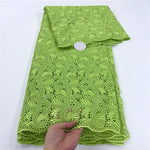 tissu dentelle coton blanc motifs floraux broderie strass robe couture luxe