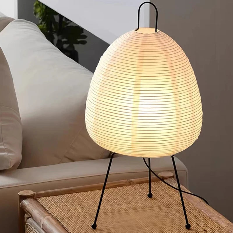 lampe table moderne blanc rayures horizontales fines opacité tringles noires câble noir led étude