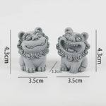 statues lions gris texture sculptée motifs floraux japonais traditionnel shisa dimensions petites