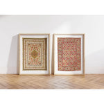 tapis ornements floraux motifs géométriques artisanal traditionnel couleur vert rouge beige blanc cadre bois