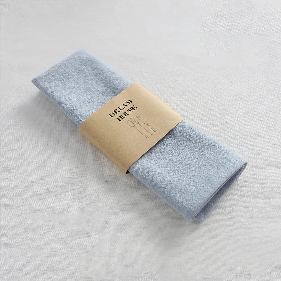 serviettes tissu pliées rustique bohème minimaliste liens anneaux couleurs beige rose vert bleu gris