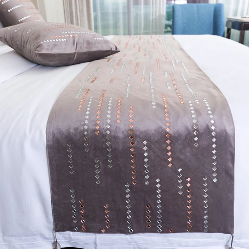 Couvre-lit velours diamanté sur lit moderne