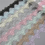 dentelle brodée polyester fleurs motif floral complexe mariage blanc rose beige