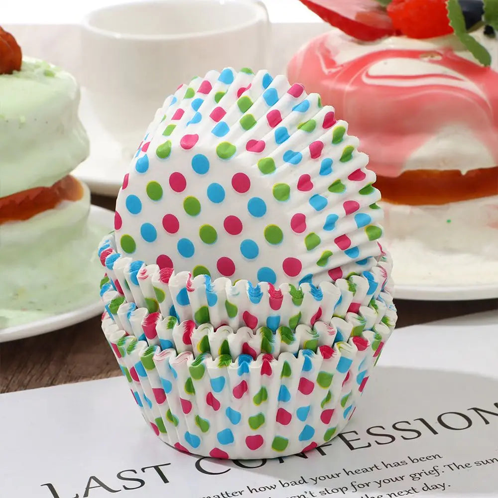 moules cupcakes plastique vert blanc rouge bleu rayures carreaux pois étoiles kiss 100 pièces