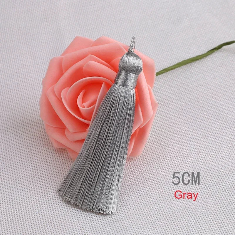 pompons polyester couleur variée 5cm longueur 18cm décoration artisanale rideaux couture pièces