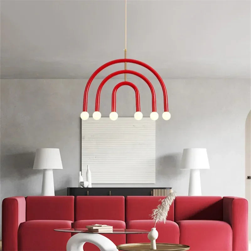 suspension lumineuse moderne arc forme géométrique rouge bleu noir blanc