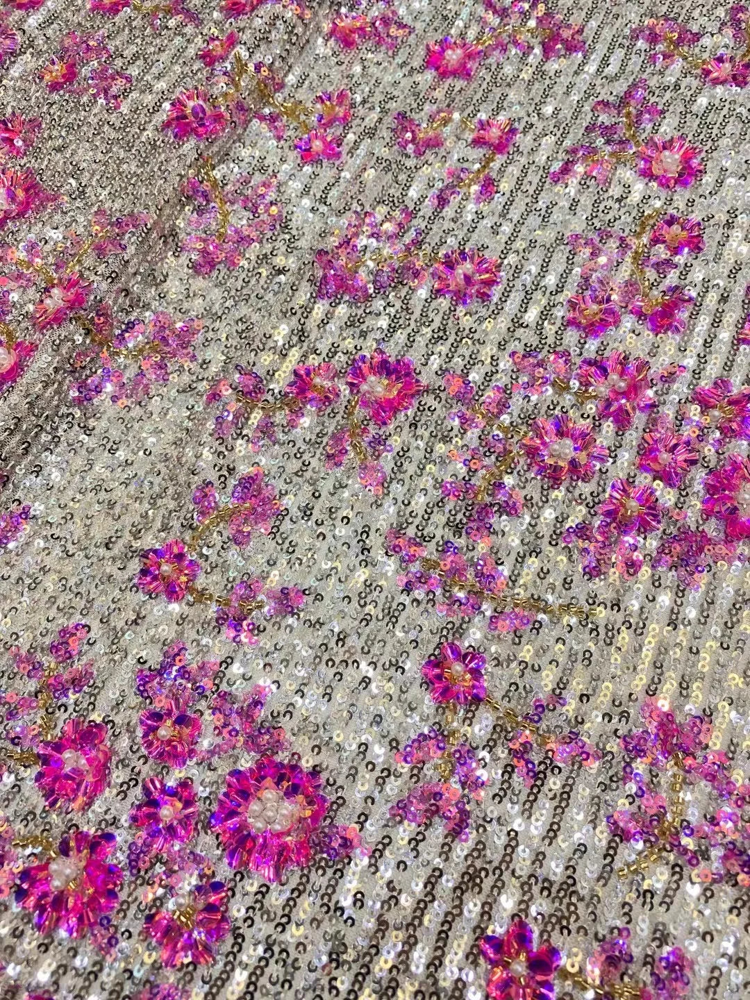 tissu dentelle paillettes mariage élégant argent rose doré vert fleurs