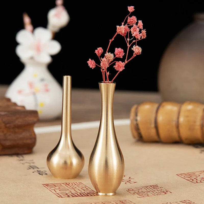 vases dorés modernes intérieur décoration tables élégants brillants fleurs séchées minimalistes sophistication beauté