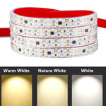 Ruban LED extérieur étanche IP67 installé sur une terrasse