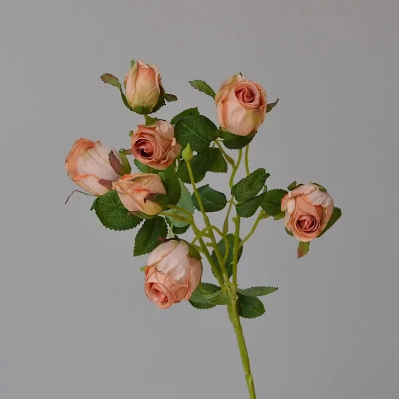 décoration intérieure bouquet roses artificielles soie transparente vase moderne blanc roseclair rosefoncé table maison