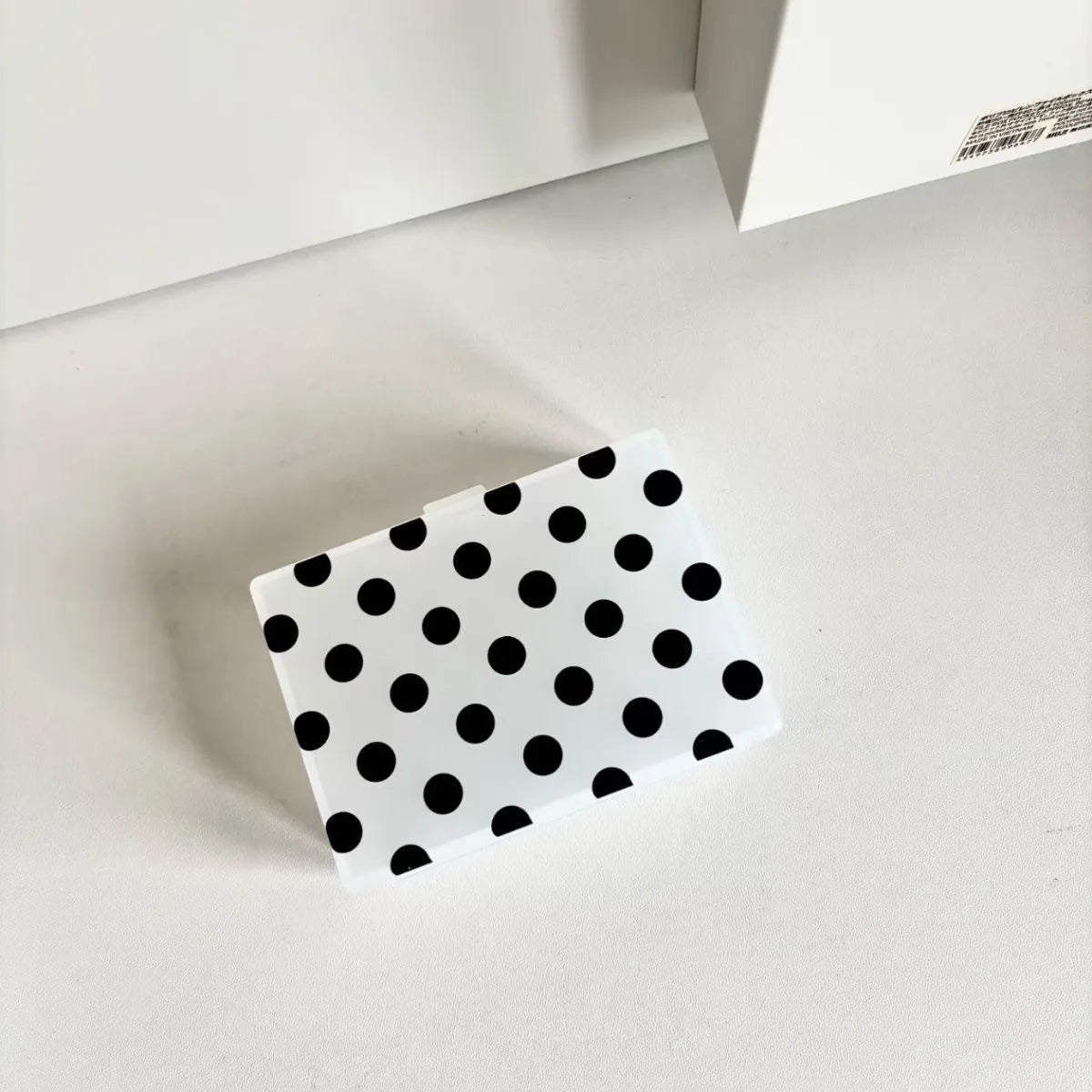 boîtes rangement réutilisables moderne blanc rose bleu marine noires points unis respectueux environnement