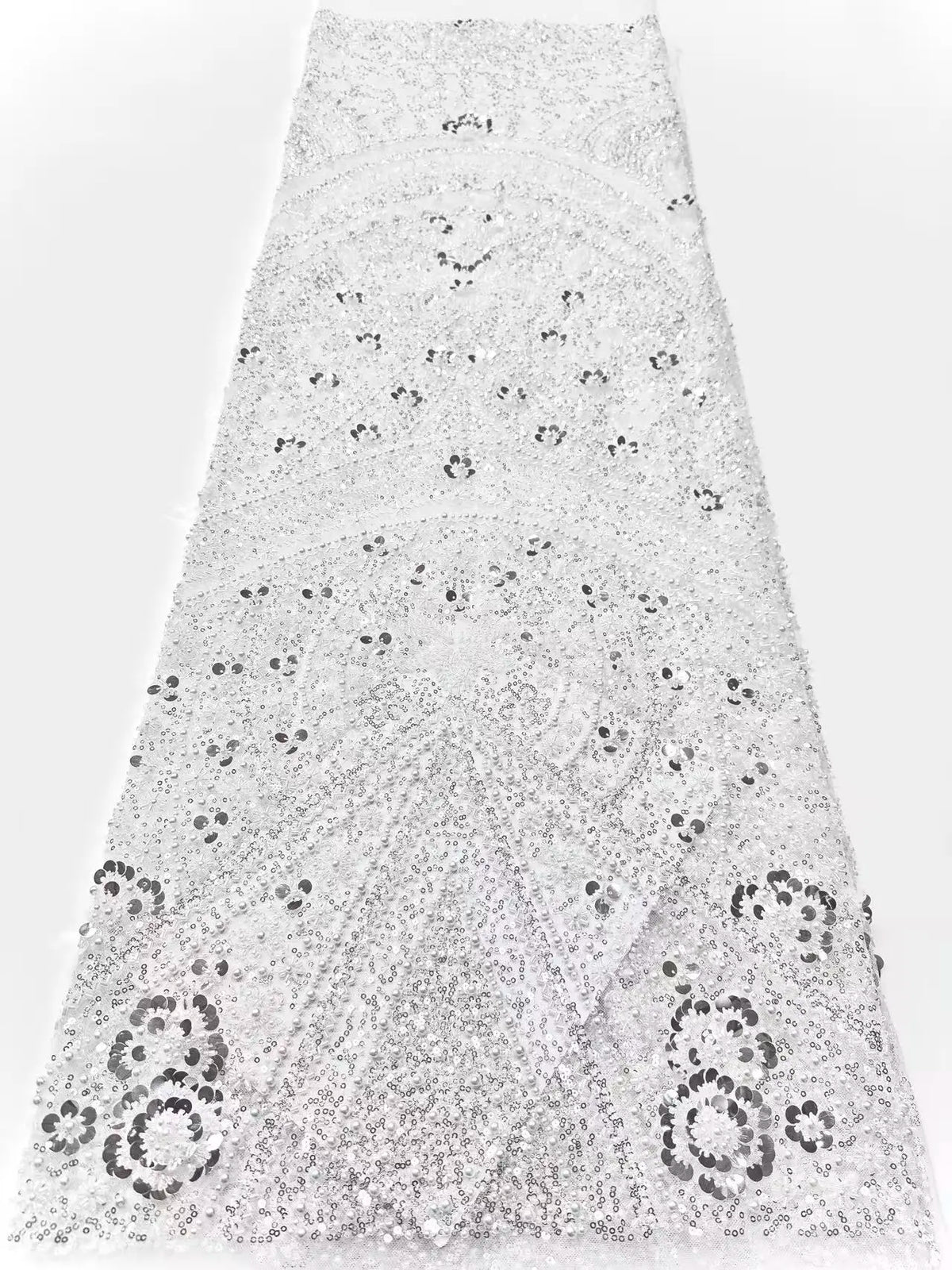 tissu décoratif vert olive noir doré rose pâle sequins motifs floraux broderie luxueux élégant