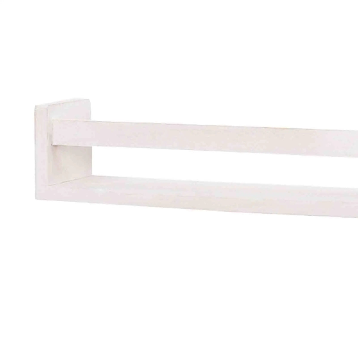 Étagère flottante utilisée comme rangement pour livres dans une chambre
