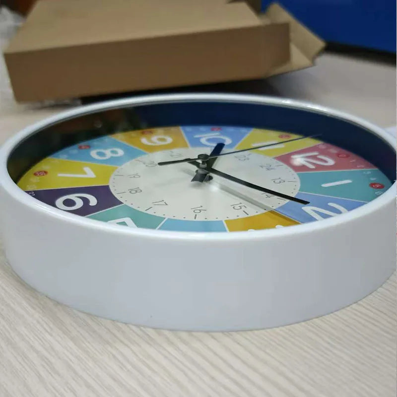 horloge murale moderne dessins animés couleurs vives chiffres romains sans tic tac enfants décoration