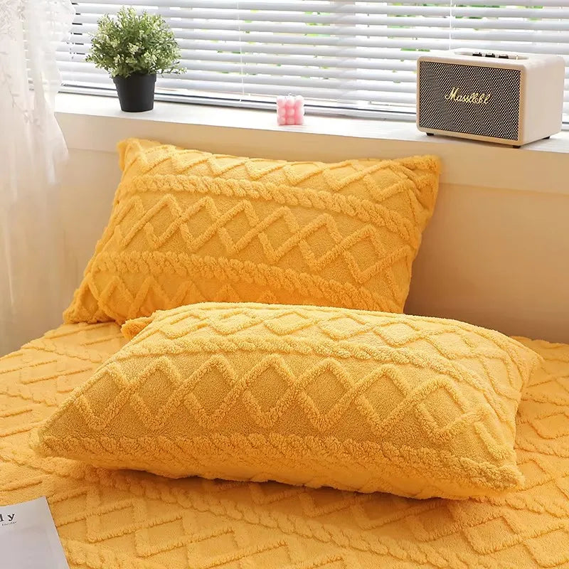 coussins décoratifs rectangulaires velours polyester géométrique losanges entrelacés bleu clair jaune gris rose vert