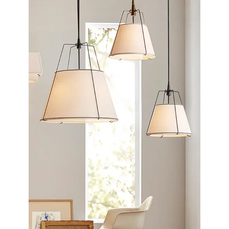 Suspension lumineuse moderne conique blanche dorée haut bas tissu opaque e27