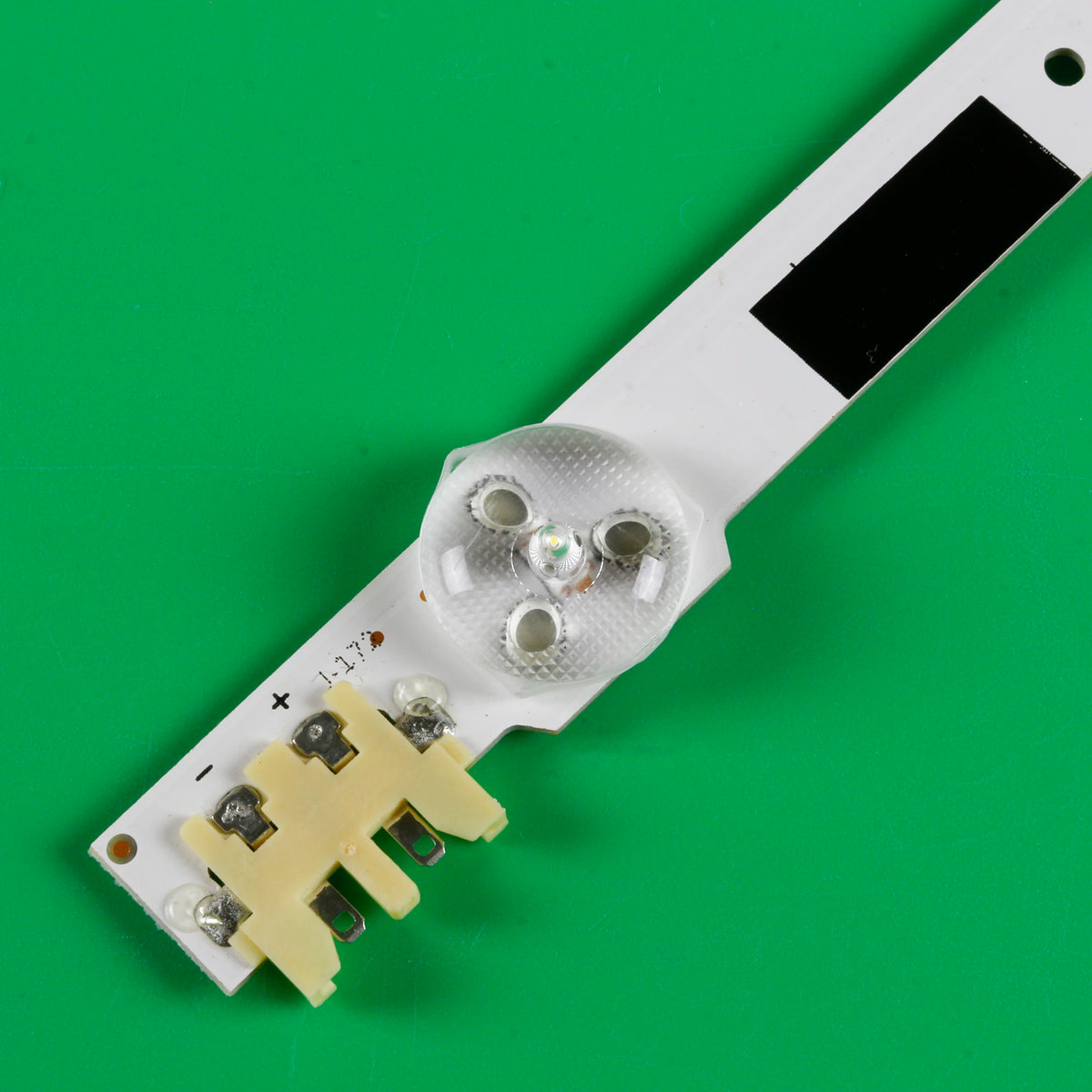 bande lumineuse led blanc noir points lumineux moderne technologique connecteurs électronique