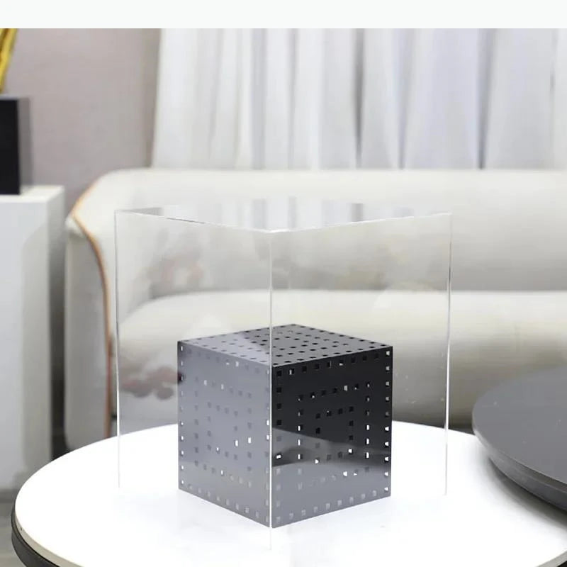 cube noir perforé transparent décoration moderne pièce art contemporain minimaliste geometrie ornement