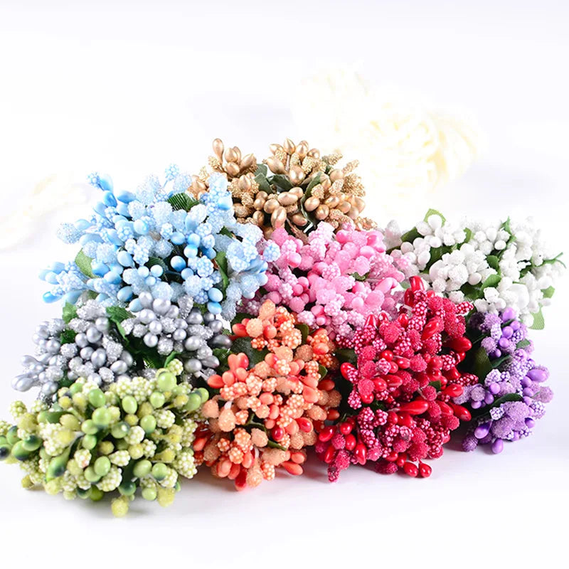 décoration intérieure bouquets artificiels fleurs boutons modernes variées feuilles vertes