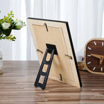 Cadre photo personnalisé chien vert pomme dans un intérieur moderne