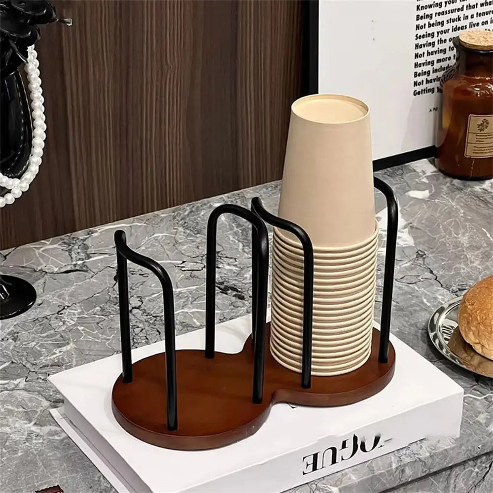 porte verres moderne élégants dorés transparents contenant verres carton beige
