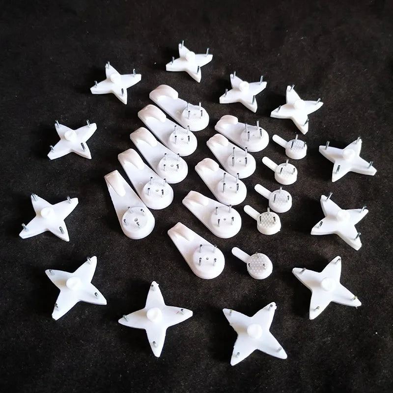 clips fixation mur blanc étoiles rectangles pratiques minimalistes instructions