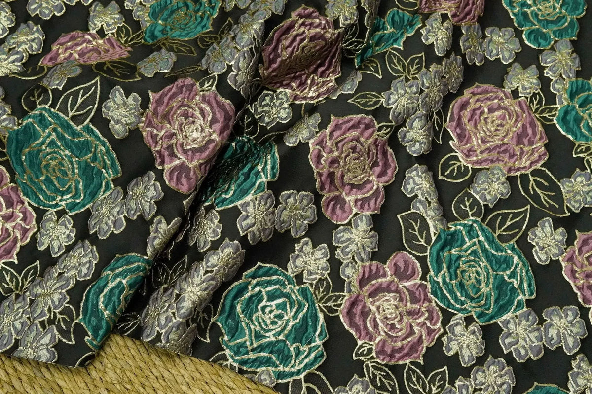 tissu brodé floral roses motifs élégants noir vert mauve or gris texturé 140cm