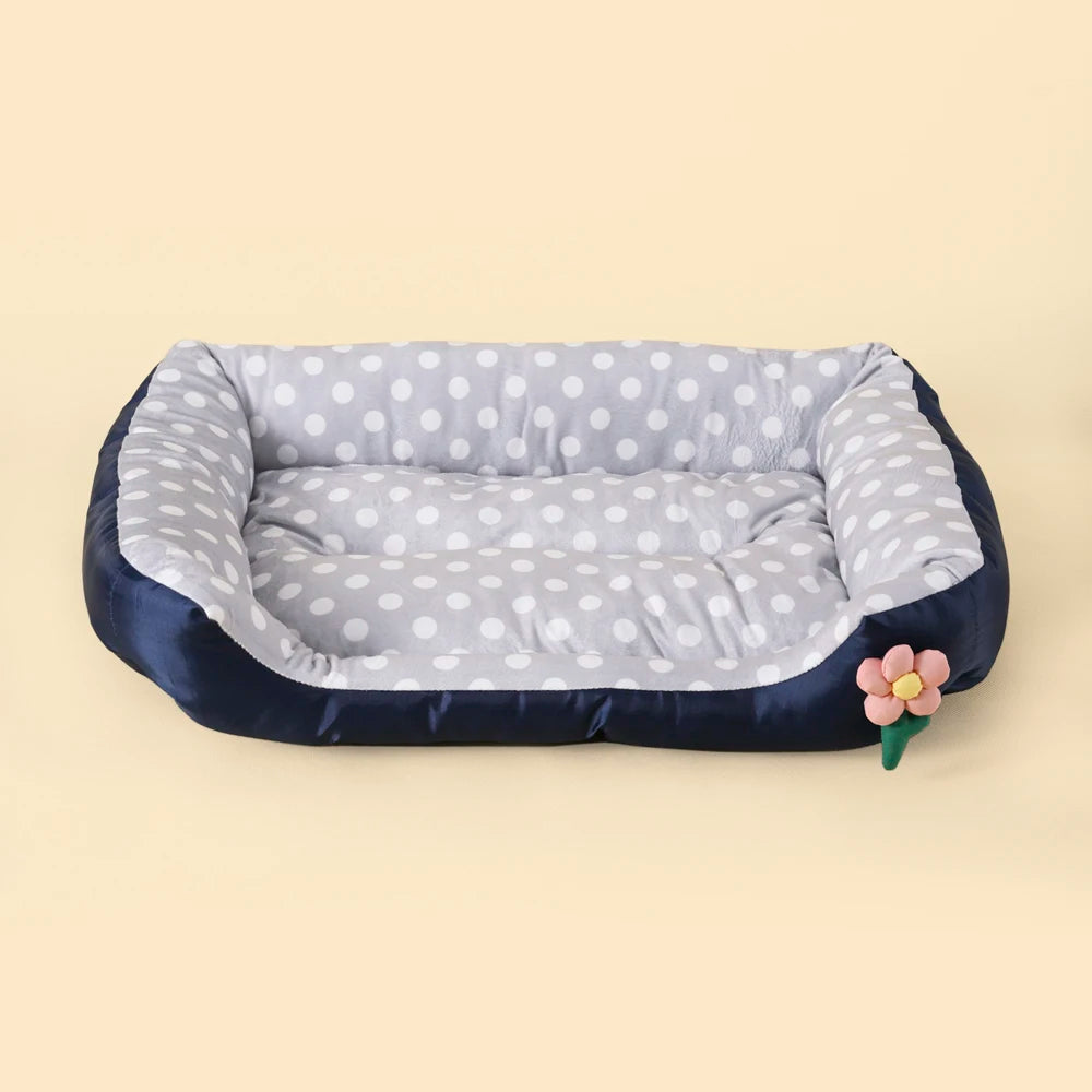 lit chien rose points blancs bleu marine points jaunes confortable moderne
