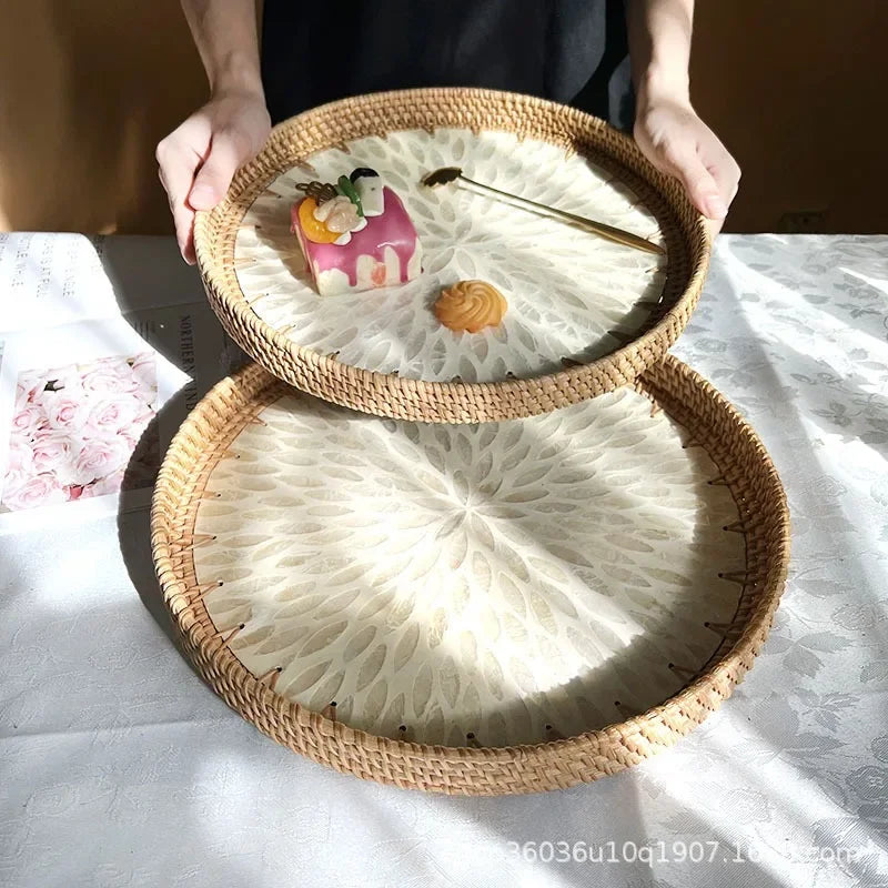 Détail de l'artisanat fait à la main du rotin et coquillage