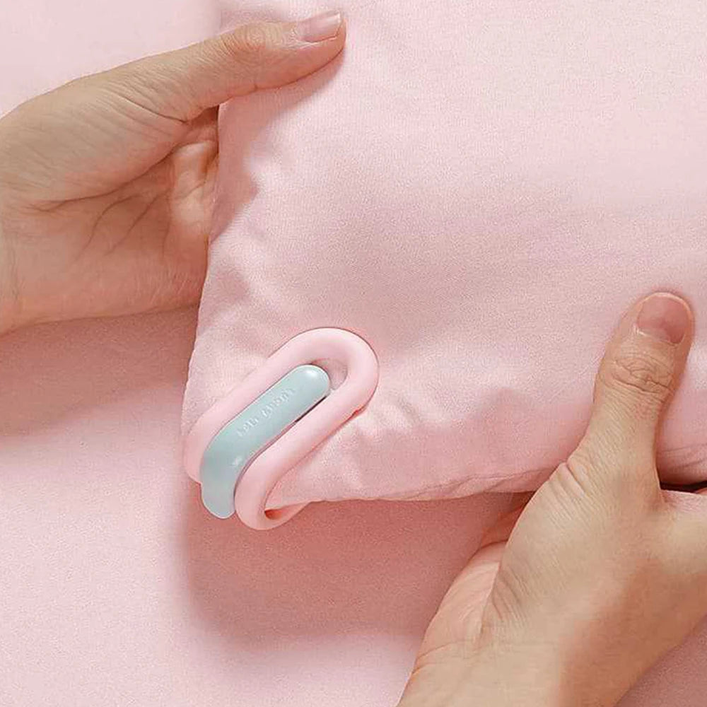 clips rangement moderne rose clair beige vert pastel violet adhésifs minimalistes pièces invisible housse