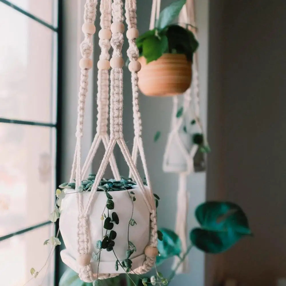 support plante suspendu macramé boho artisanal blanc beige orange tissé oeilletsextérieur exposition arbres