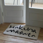 tapis antidérapant polyester lettres hakuna matata bleu clair beige rouge chambre bain imperméable résistantintérieur