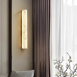 Éclairage chaud de l'applique en marbre dans un intérieur contemporain