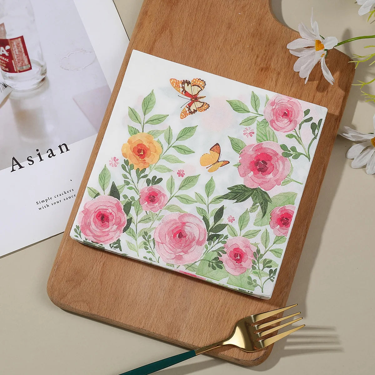 serviettes papier motif floral couleurs vives blanc bleu rouge jaune vert rose classique romantique