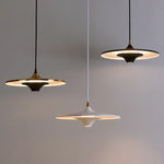 Suspension lumineuse moderne blanche noire dorée lisse mat éclairage intérieur minimaliste câble prise électrique