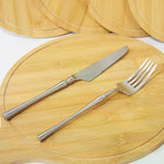 planche découper bois clair grain naturel fourchette couteau classique service pizza steak collation