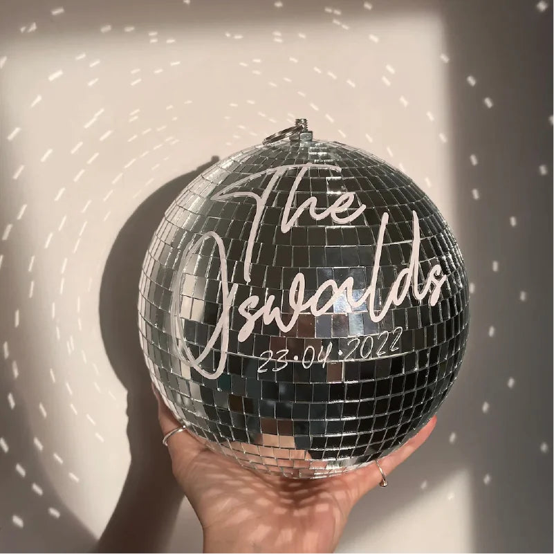 boule disco miroirs personnalisation rubans couleurs décoration mariage événementière noms dates chouette