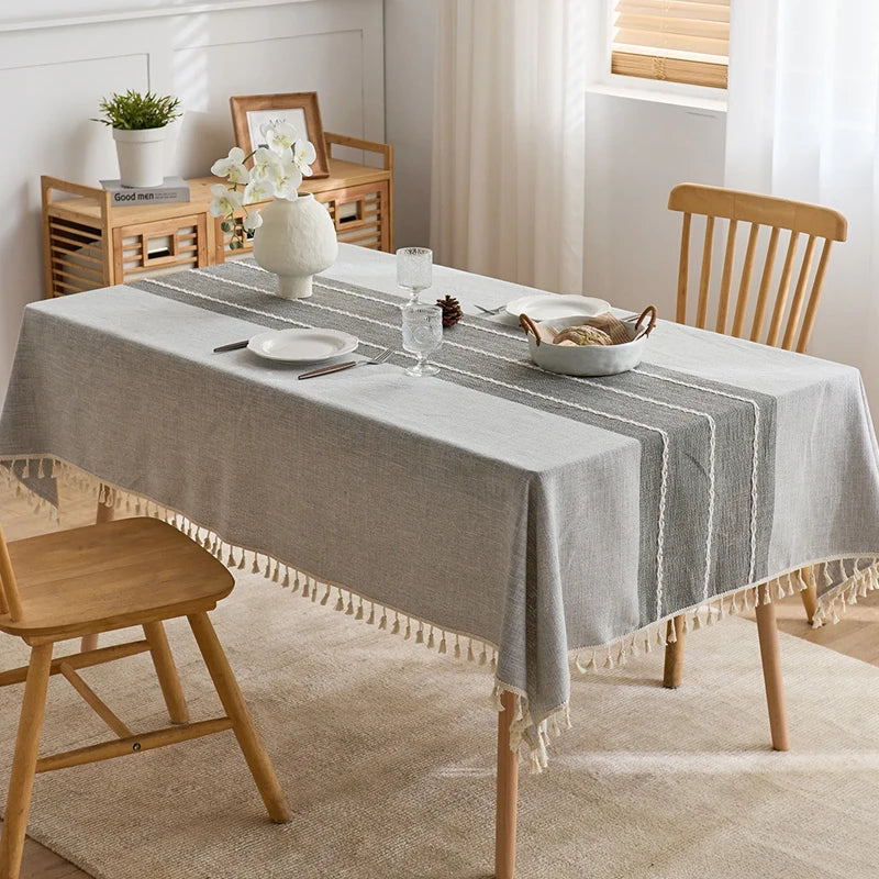 nappe rustique rectangle polyester moderne beige rayures tissage fin assiettes blancs couverts métalliques décoration