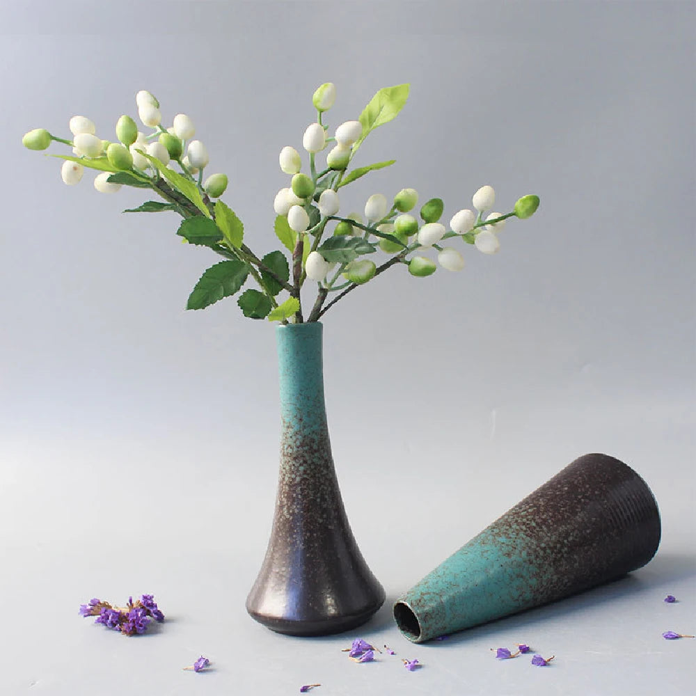 petit vase céramique fleurs artificielles décoration maison moderne rustique texture marbrée vert brun