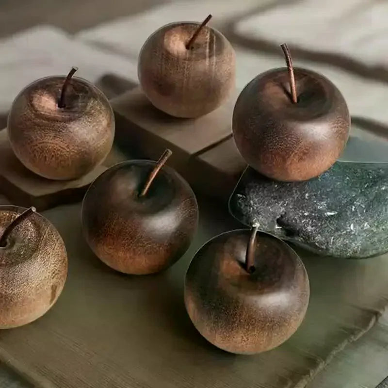diffuseur aromatique forme pomme bois marron rouge rustique minimaliste ornement décoration maison huiles essentielles