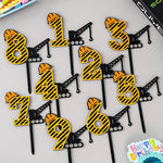 décoration gâteau thème travaux publics pelle construction rayures noir blanche enfant fête anniversaire