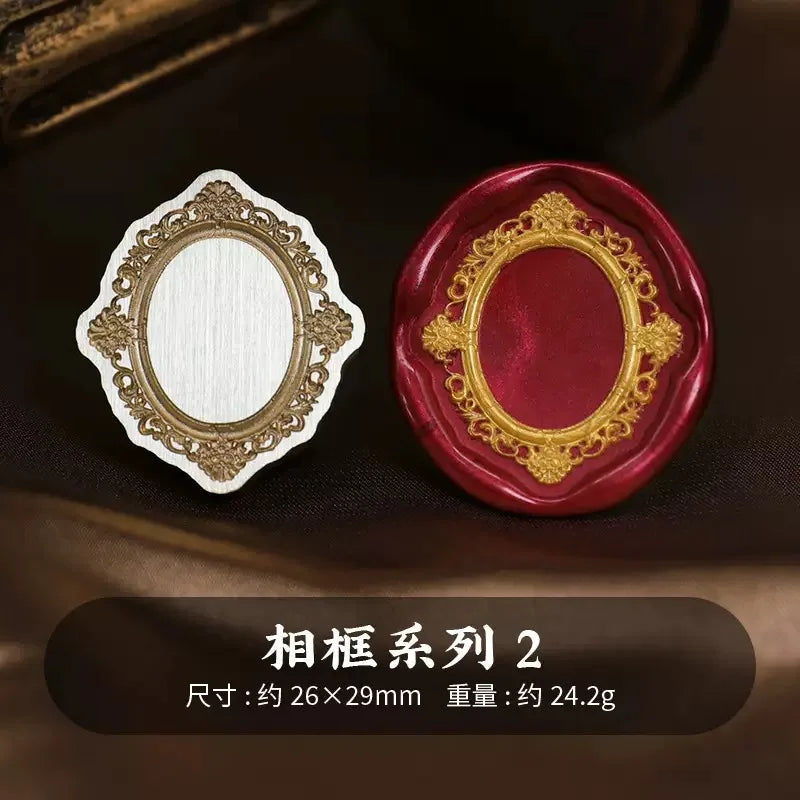 cadres décoratifs vintage ornementaux motifs floraux couleur or rouge marron
