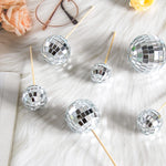 Boule disco sur gâteau de mariage décoré