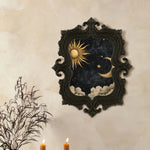cadre mural baroque noir lune soleil étoiles nuages ornements floraux chambre adulte déco gothique